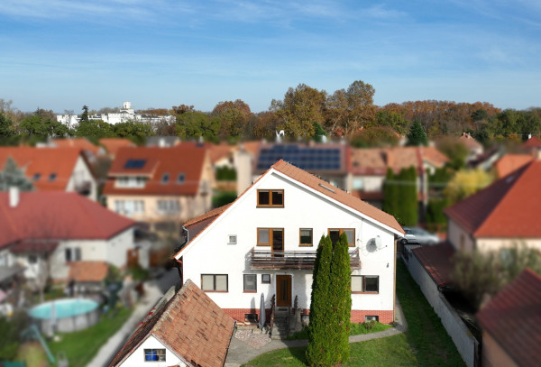 EXKLUZÍVNE na predaj 3.podlažný 5 izbový dom v Bratislave - m.č. Rusovce