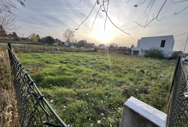 PREDAJ nádherný pozemok všetky siete Záhorská Bystrica